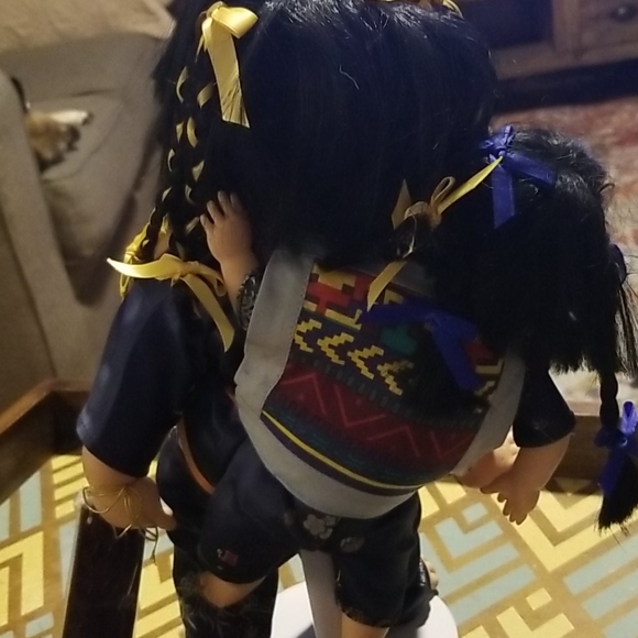 Collectible Hong Kong Mom & Baby - Picture 2 of 4